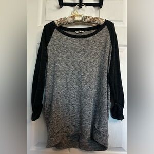 TNA Women’s Gray and Black Long Sleeve Top